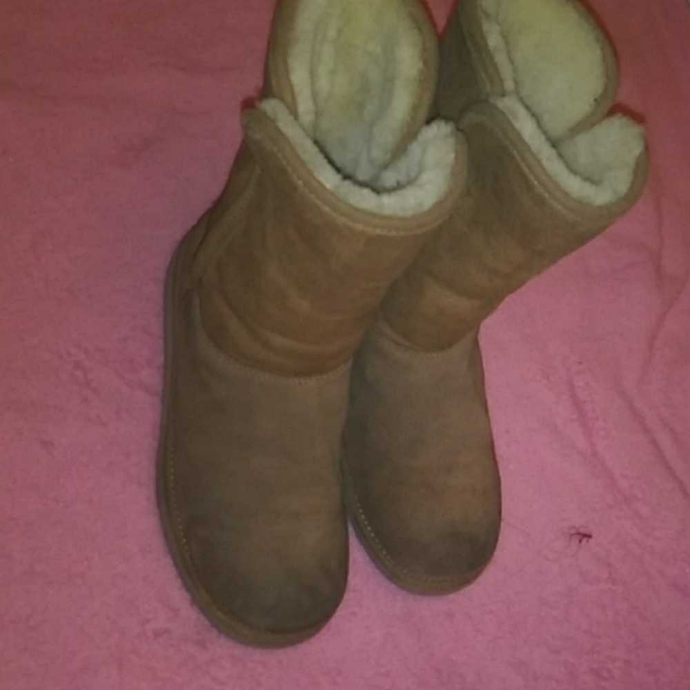 Kids size 1 ugg boots